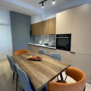 https://brand-new-apts-located-at-the-citys-main-square-100-mbs-wifi.albaniahotels.org